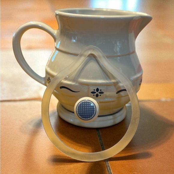 Longaberger Woven Traditions Lidded Blue Ceramic Pitcher 1 Quart - Picture 4 of 4